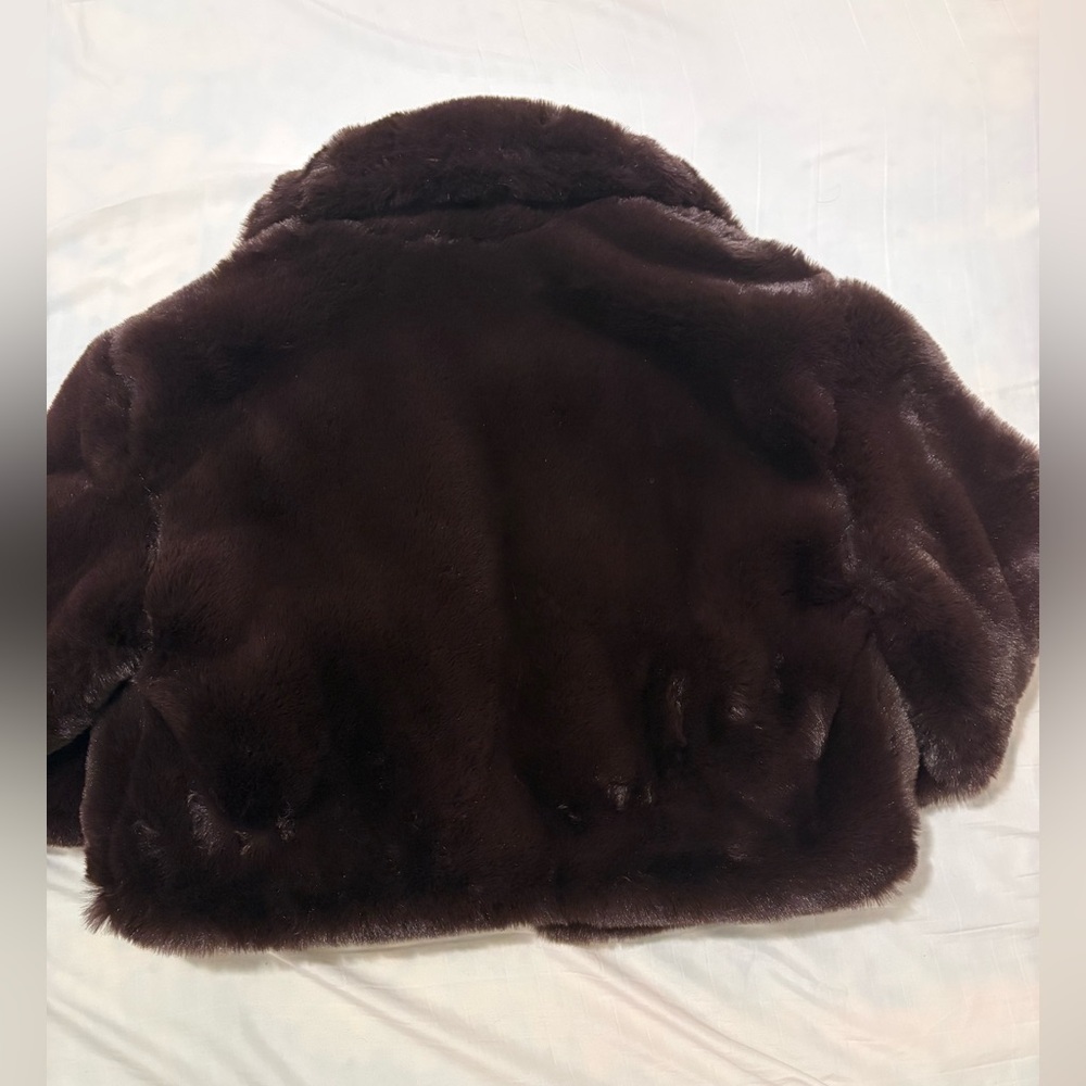 BLANKNYC Crop Faux Fur Jacket in Americano (dark brown) – ONLY WORN ONCE - Picture 5 of 7